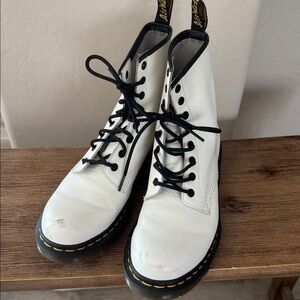 Dr. Martens white size 9 boots in great condition woman’s
